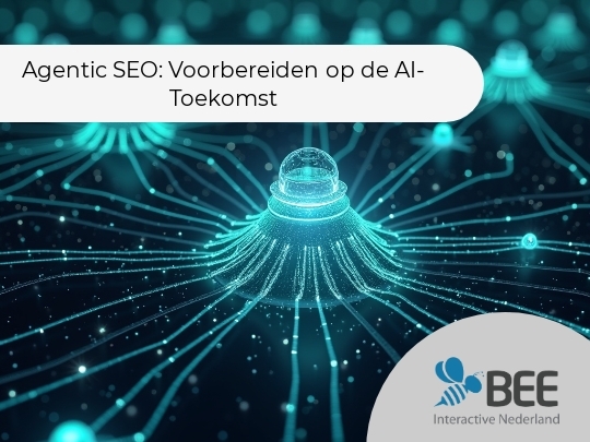 Een futuristisch netwerk van lichtgevende, turquoise lijnen en bollen met een centrale focus op een grotere bol in het midden. De lijnen stralen uit van de centrale bol en verbinden met andere kleinere bollen in een donkerblauwe, sfeervol verlichte omgeving, wat een